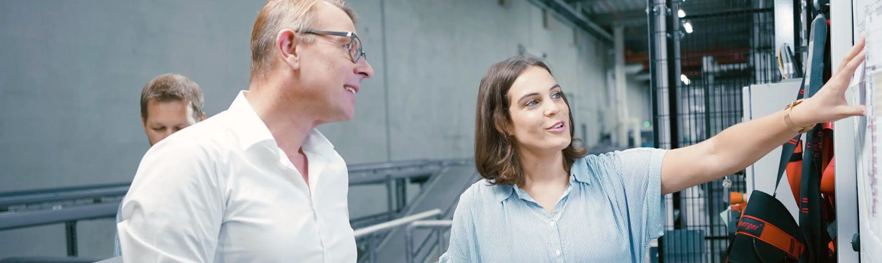 customer and TAL engineer working together - warehouse automation lifecycle planning